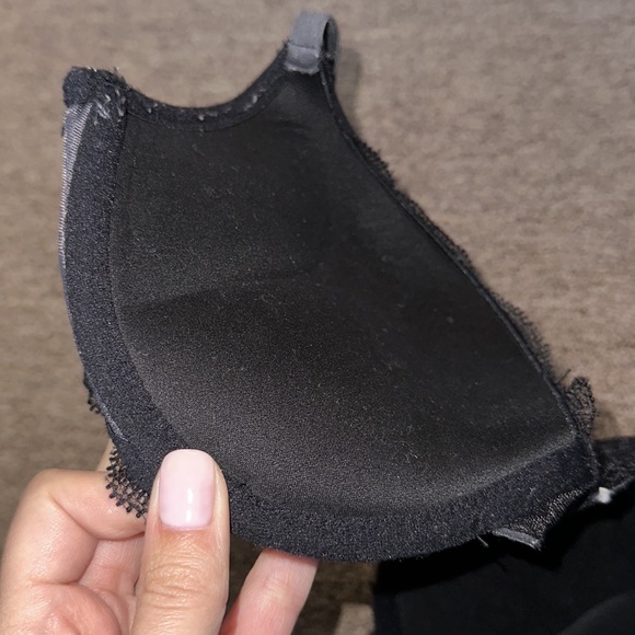 Victoria Secret Bra - Picture 7 of 9